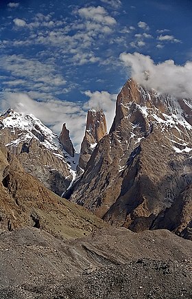 Vue des tours de Trango.