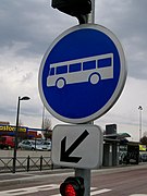 Signalétique bus près de la station Parc Médicis.