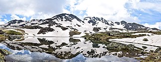 Vevčani-See beim Dorf Gorna Belica in der Gemeinde Struga, im Hintergrund der Schwarze Stein (2018)