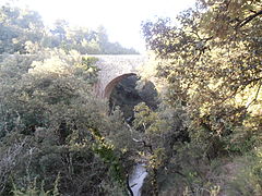 Pont enjambant la rivière « Florièye ».