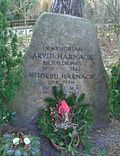 Pedra conmemorativa de Arvid e Mildred Harnack no cemiterio de Zehlendorf en Berlín.