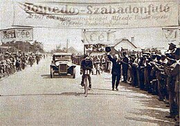 Georges Ronsse arriving solo at the finish line