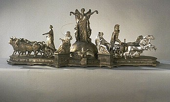 Surtout de table « à cent couverts » de Napoléon III (Musée des arts décoratifs de Paris).