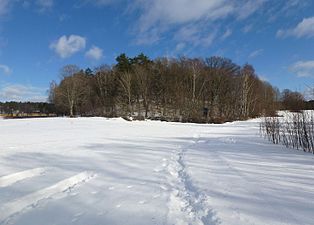 Gravfältet vid prästgården.