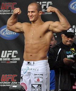 Júnior dos Santos UFC 131-tapahtuman punnituksessa