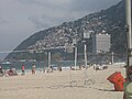 Praia de Leblon e favela Vidigal.