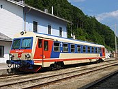 ÖBB 5047 001 in elfenbein/ultramarinblau/blutorange mit altem Logo