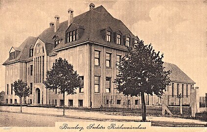 View of the building in 1916