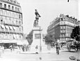 La statue d'Étienne Dolet (1509-1546) sur l'emplacement de la place Maubert, photographie prise en 1899 par Eugène Atget.