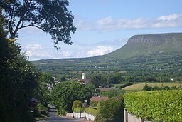 Landskap i Sligo, med berget Benbulbin i bakgrunden