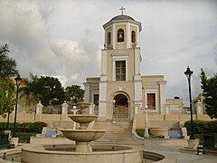 Las Mercedes church from the town square (plaza pública) of San Lorenzo.