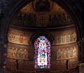 Vitrail où l'on voit les douze étoiles du drapeau européen, offert par le Conseil de l'Europe en 1956 à la cathédrale Notre-Dame de Strasbourg pour marquer sa fondation dans la ville.