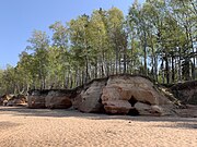 Cantís na praia de Tuja.