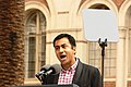 Kal Penn lors d’un meeting politique.