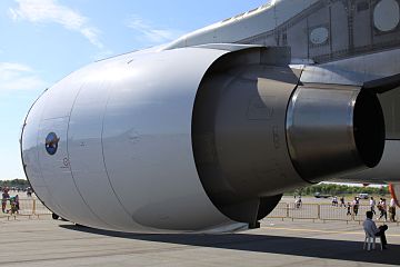 Pratt & Whitney's PW4000 has a more conventional unmixed exhaust.