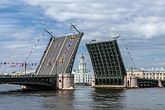 圣彼得堡冬宫桥，双叶式上开桥