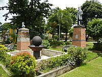 Town plaza, 3 Monuments