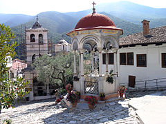 Vue générale du monastère Saint-Jean-le-Précurseur près de Serrès.