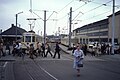 Oostende station, en 1982 : rames standard de l'époque, et installations voyageurs précédent le bâtiment pont actuel.