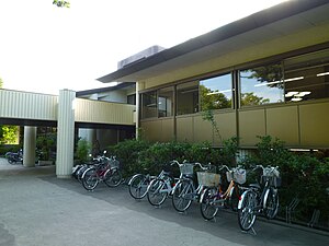 山形市立図書館