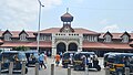 Bandra Stationː View of the façade