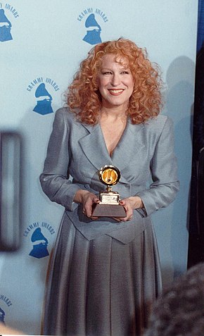 Bette Midler, vencedora dos Grammy Awards em 1990.