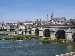 La orilla derecha del río Loira vista desde el barrio Viena.