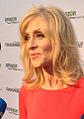 Judith Light interpreta Dede Standish.