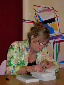 Atkinson signing books at the Edinburgh International Book Festival (August 2007)