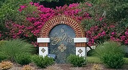 Entrance to Lago Mar