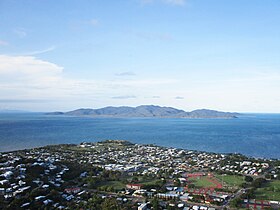 Vue de l'île Magnétique depuis le continent.