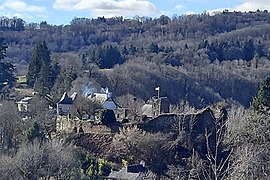 Vue prise du belvédère sur la route d'Estivaux.