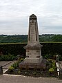 Le monument aux morts devant la mairie (juin 2013)