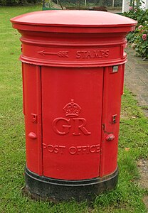 1932 Type E pillar box with integral stamp vending machine at Ealing Village