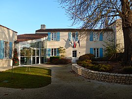 The town hall in Longèves