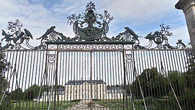 Grilles de l'entrée d'honneur provenant du château d'Heilly