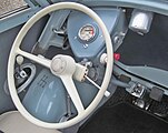 Isetta 250, Cockpit, links der Schalthebel mit Schema