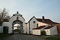 La porte d'enceinte de l'ancienne abbaye Saint-Pierre de Lobbes en 2009, située à Lobbes dans la province de Hainaut.