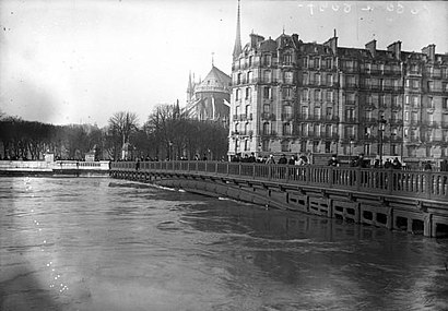 Le pont lors des inondations de 1910 (5e pont).