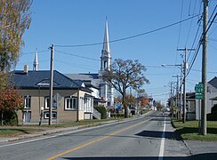 La route 269 dans le village de Saint-Honoré-de-Shenley.