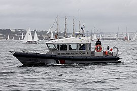 La vedette G1103 Amathée de la brigade nautique de Roscoff[25] durant la grande parade des Tonnerres de Brest 2012.