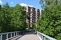 Pont menant au centre.