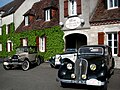 Voitures anciennes sur la place du Foirail.