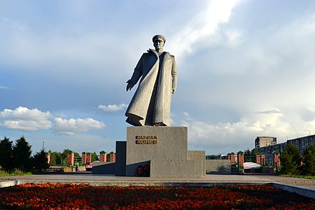 אנדרטה לאיוואן קונייב בעיר קירוב