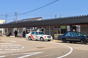 冰見車站（攝於2023年3月11日）