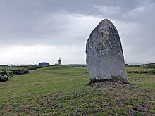 Menhir de la Vierge et Dolmen de la Croix