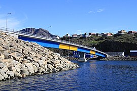 Le pont traversant la baie