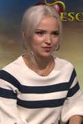 Dove Cameron dans le rôle de Liz