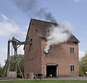 Werkreplika van 'n Newcomen Beam Engine (1712) wat 'n pomp aangedryf het - die helfte binne die gebou en die helfte daarbuite.