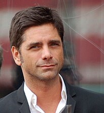 John Stamos spielt Andrew…